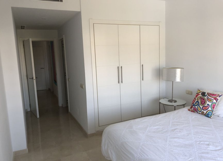 Resale - Apartment - Middle Floor Apartment - Estepona - Estepona Centro