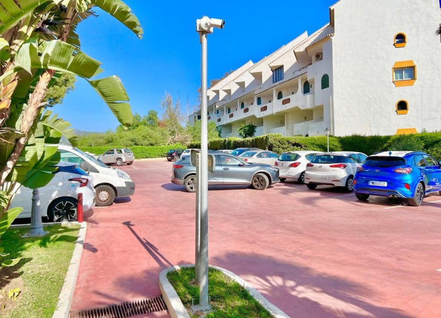 Resale - Apartment - Middle Floor Apartment - Marbella - Las Chapas