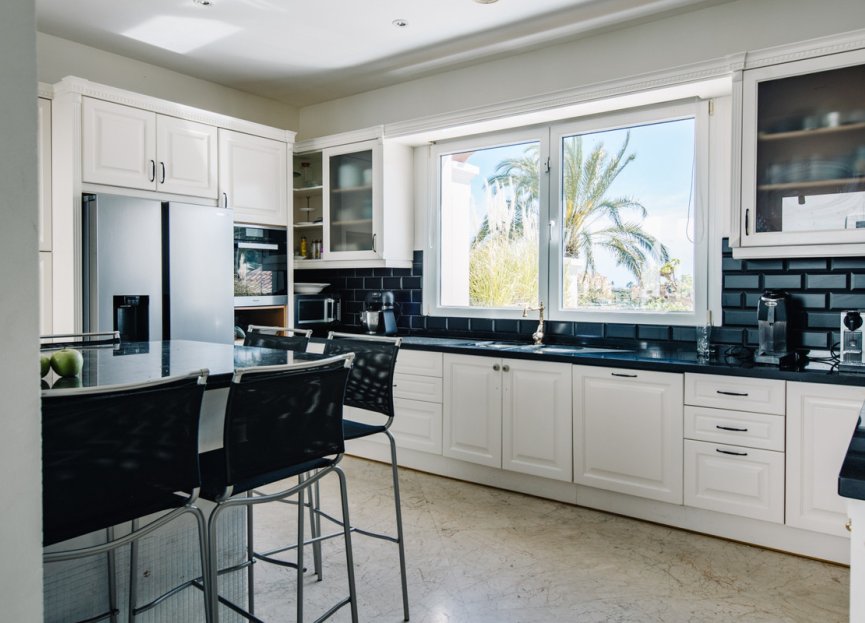 Resale - House - Estepona