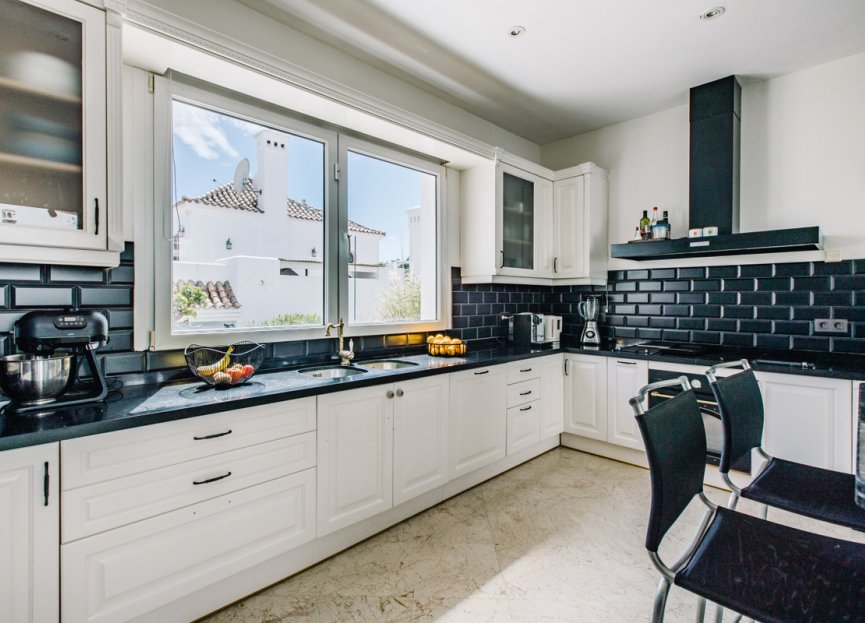 Resale - House - Estepona