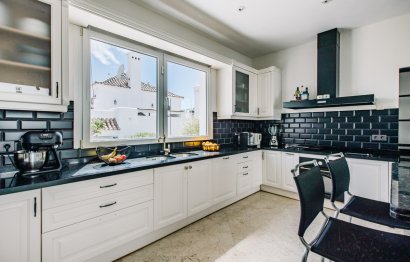 Resale - House - Estepona