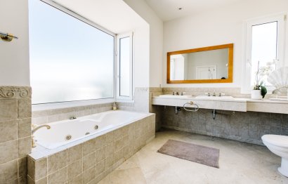 Resale - House - Estepona