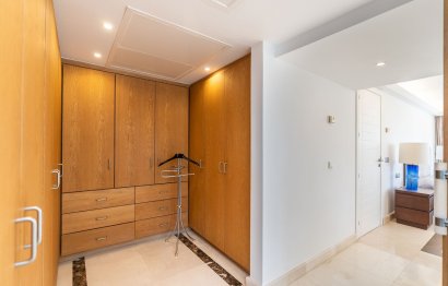 Resale - House - The Golden Mile