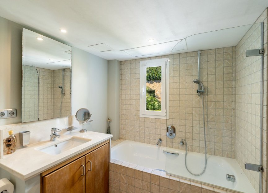 Resale - House - The Golden Mile