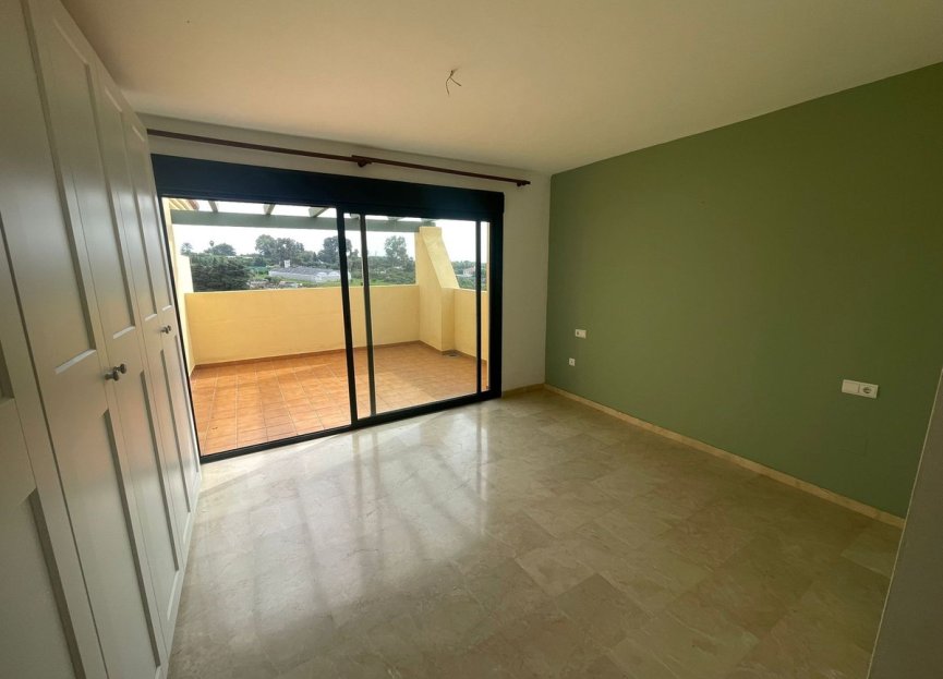 Resale - Apartment / flat - Estepona