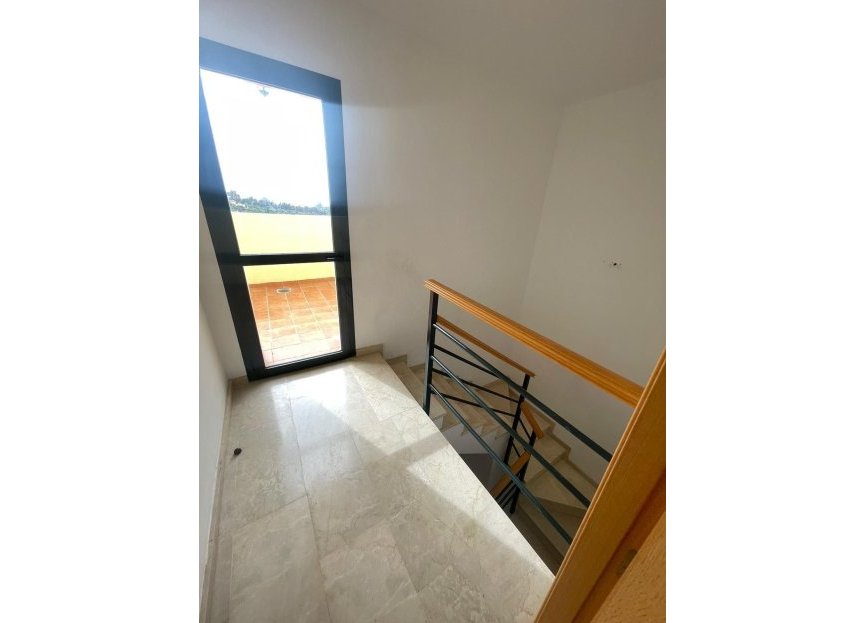 Resale - Apartment / flat - Estepona