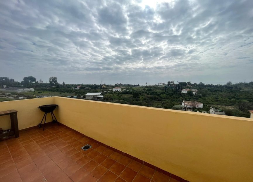 Resale - Apartment / flat - Estepona