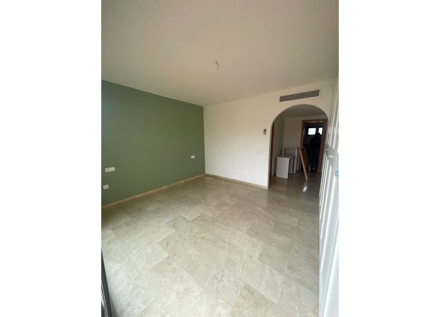 Resale - Apartment / flat - Estepona