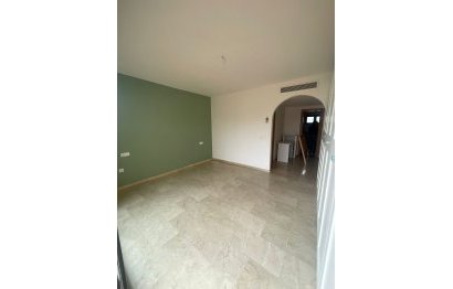 Resale - Apartment / flat - Estepona