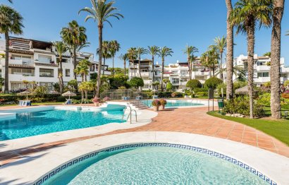 Resale - Apartment - Middle Floor Apartment - Estepona - Estepona Centro