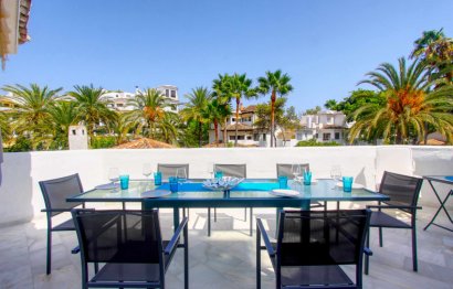 Resale - Apartment - Middle Floor Apartment - Marbella - Elviria