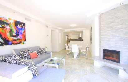 Resale - Apartment - Middle Floor Apartment - Marbella - Elviria