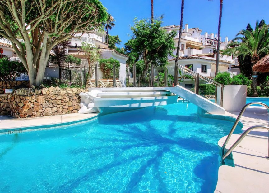 Resale - Apartment - Middle Floor Apartment - Marbella - Elviria