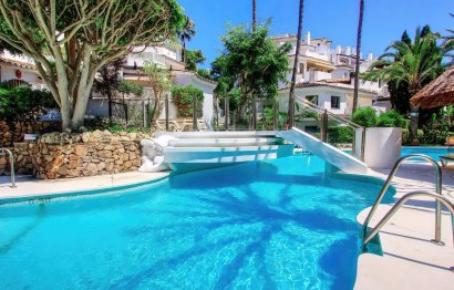 Resale - Apartment - Middle Floor Apartment - Marbella - Elviria