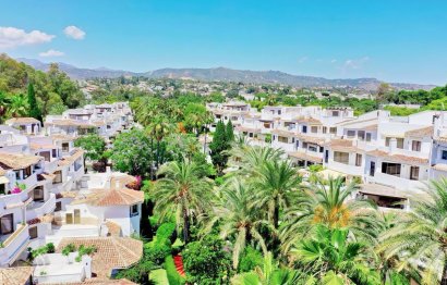 Resale - Apartment - Middle Floor Apartment - Marbella - Elviria