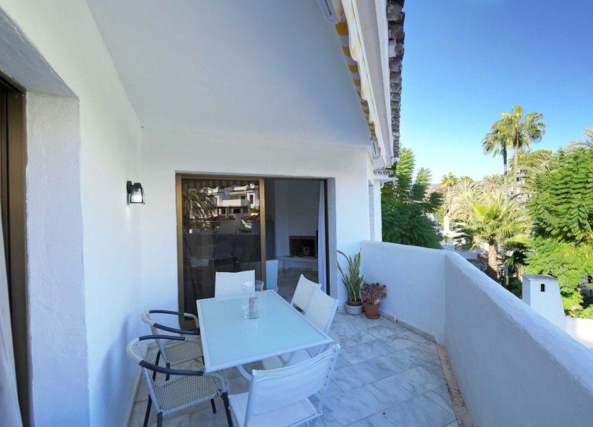 Resale - Apartment - Middle Floor Apartment - Marbella - Elviria