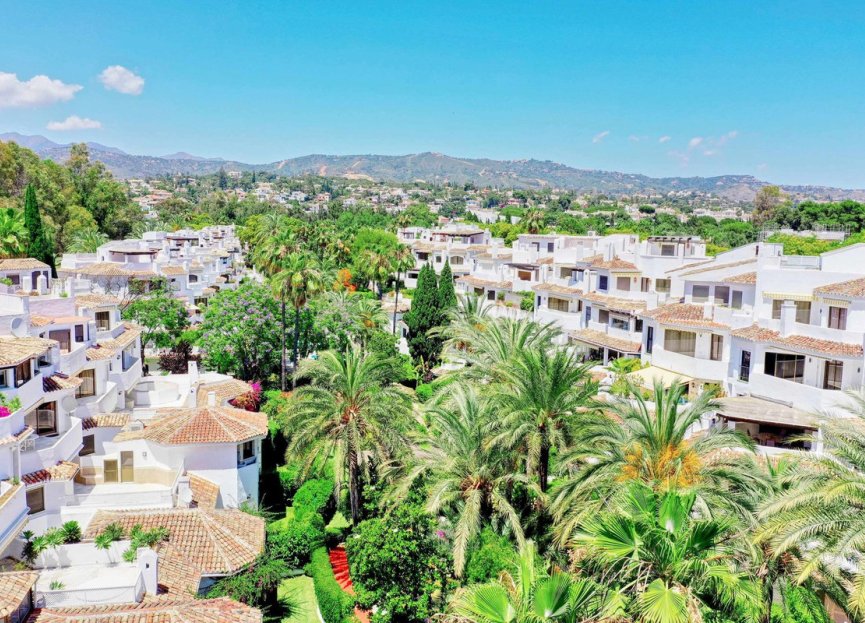 Resale - Apartment - Middle Floor Apartment - Marbella - Elviria