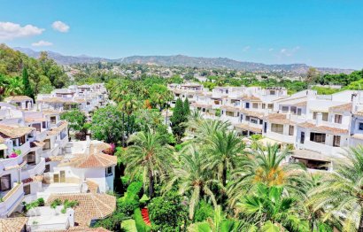 Resale - Apartment - Middle Floor Apartment - Marbella - Elviria