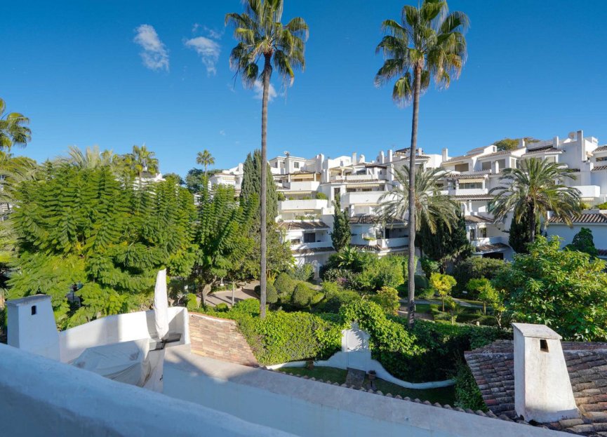 Resale - Apartment - Middle Floor Apartment - Marbella - Elviria