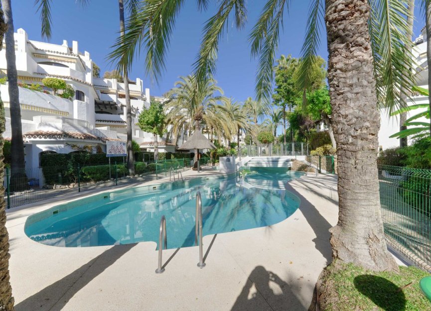 Resale - Apartment - Middle Floor Apartment - Marbella - Elviria