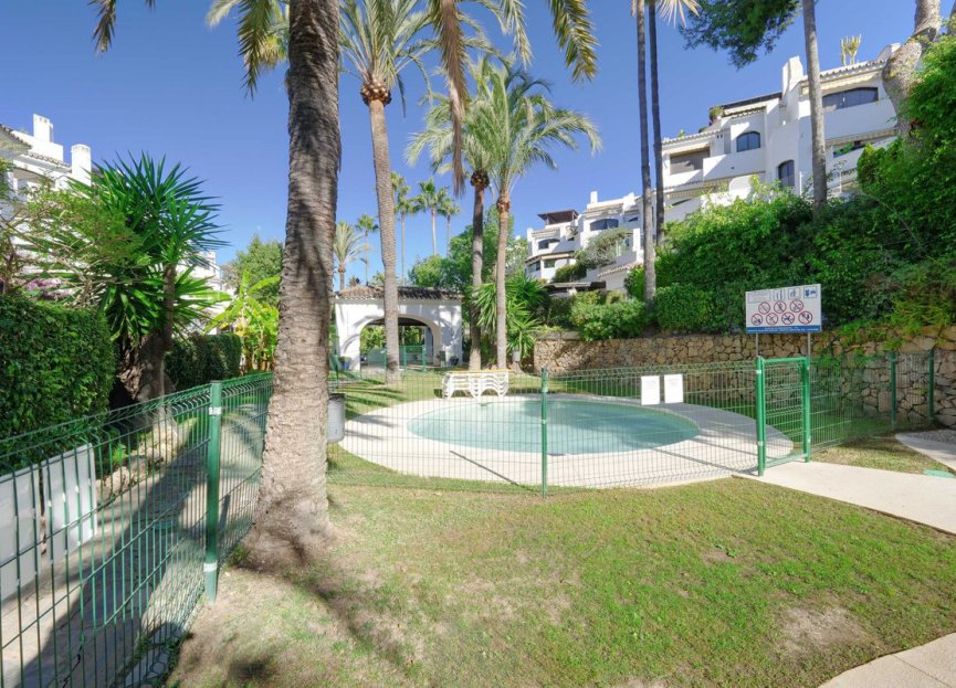 Resale - Apartment - Middle Floor Apartment - Marbella - Elviria