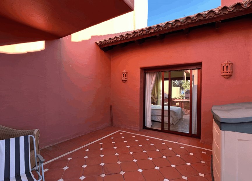 Resale - Apartment - Penthouse - Estepona - Estepona Centro