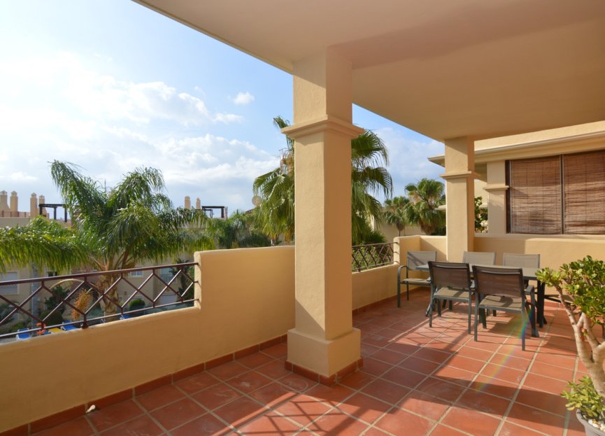 Resale - Apartment - Middle Floor Apartment - Estepona - Bel Air