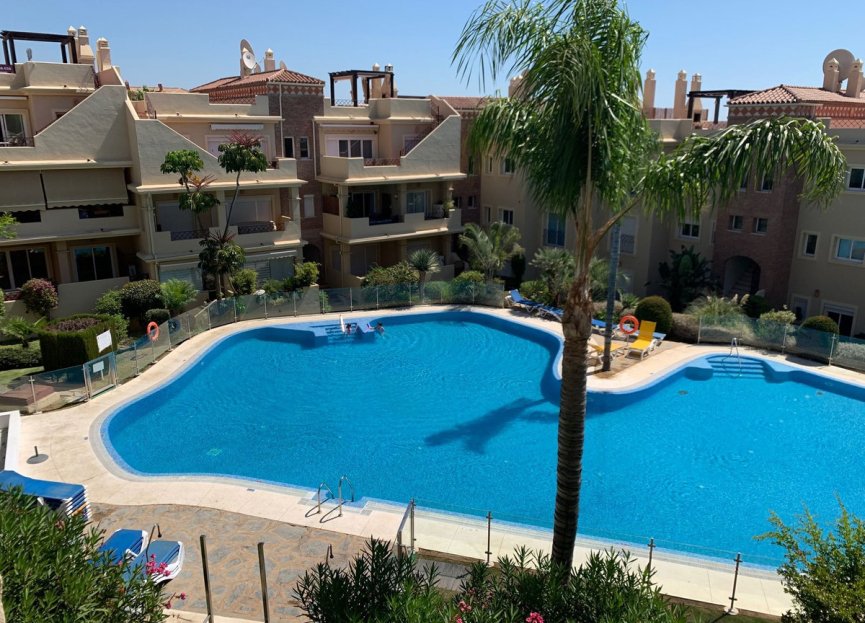 Resale - Apartment - Middle Floor Apartment - Estepona - Bel Air