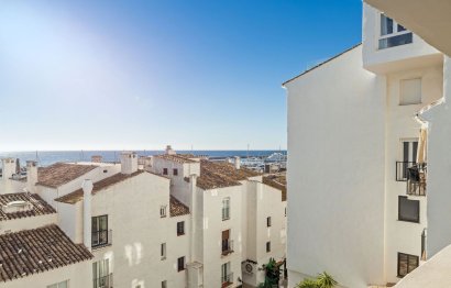 Resale - Apartment - Middle Floor Apartment - Marbella - Puerto Banús