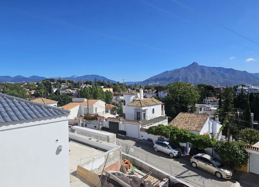 Resale - House - Detached Villa - Marbella - Nueva Andalucia