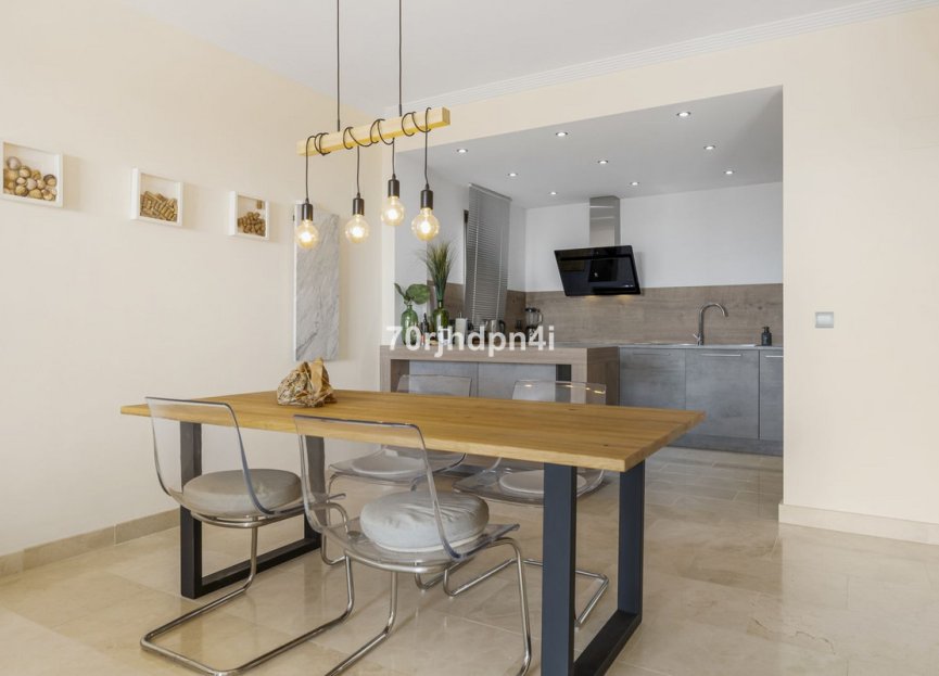 Resale - Apartment - Penthouse - Estepona - Estepona Centro