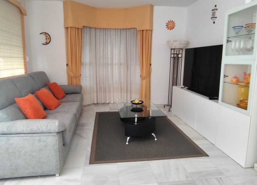 Resale - Apartment - Middle Floor Apartment - Marbella - Nueva Andalucia