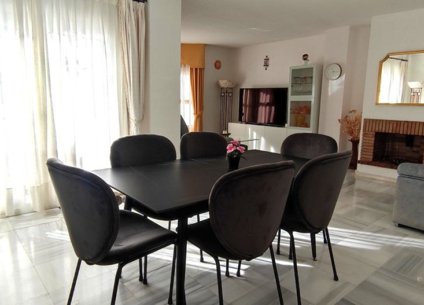 Resale - Apartment - Middle Floor Apartment - Marbella - Nueva Andalucia