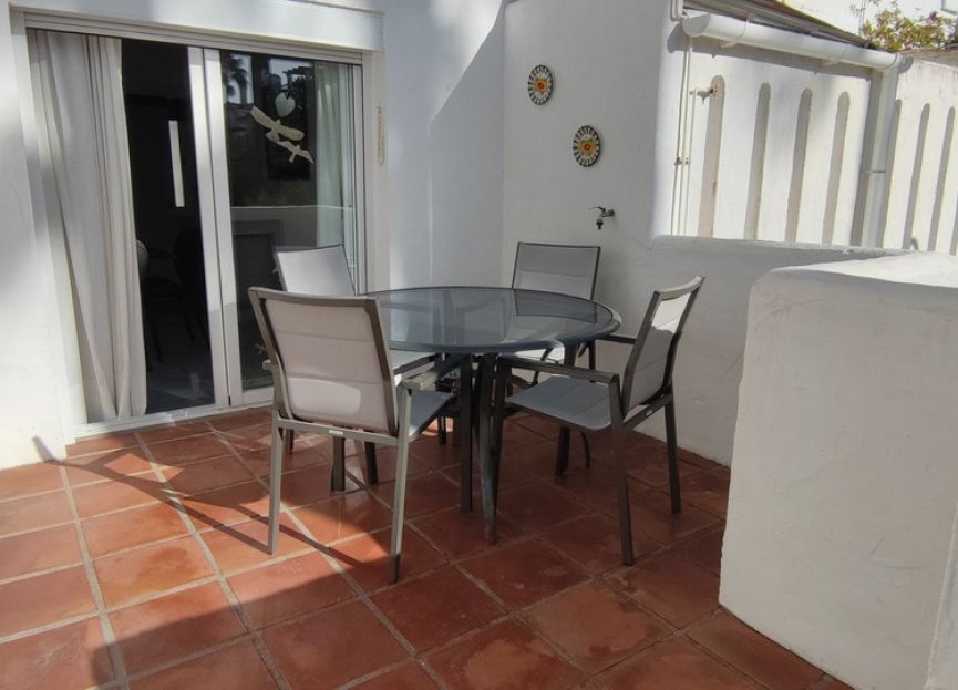 Resale - Apartment - Middle Floor Apartment - Marbella - Nueva Andalucia