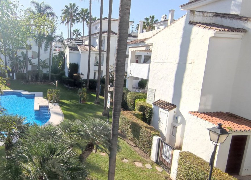 Resale - Apartment - Middle Floor Apartment - Marbella - Nueva Andalucia