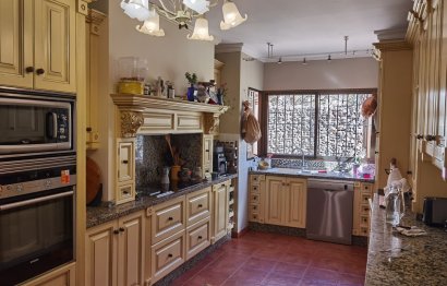 Resale - House - Detached Villa - Marbella - Nueva Andalucia