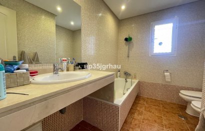 Resale - Apartment - Penthouse - Estepona - Selwo