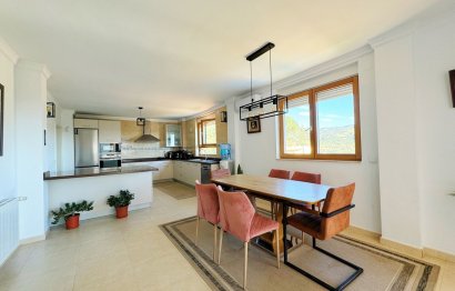 Resale - House - Detached Villa - Marbella - Elviria