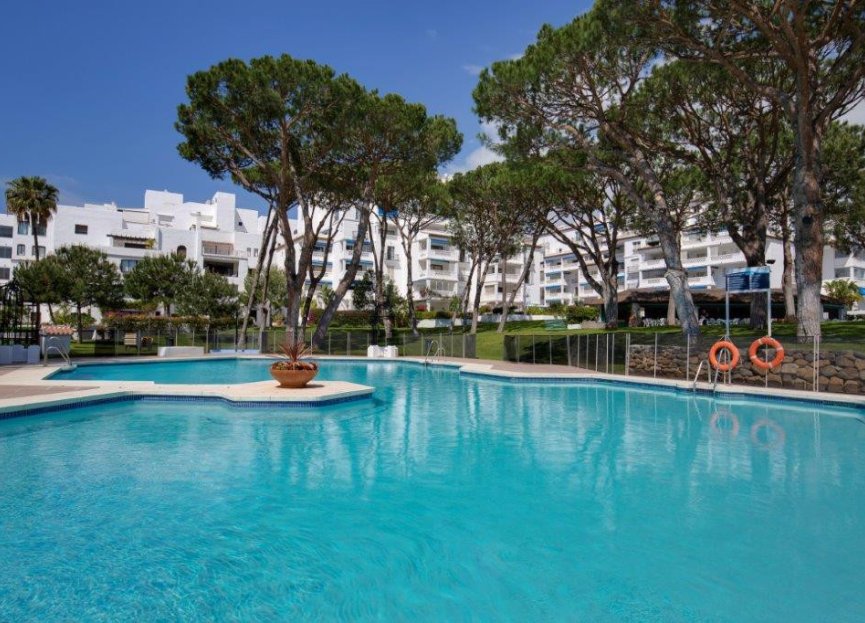 Resale - Apartment - Middle Floor Apartment - Marbella - Puerto Banús