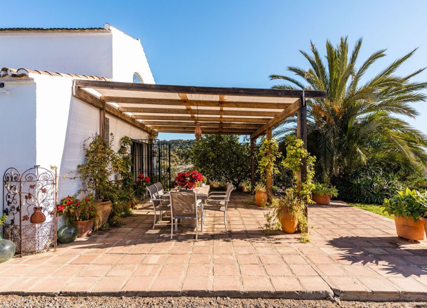 Resale - House - Finca - Cortijo - Estepona - Estepona Centro