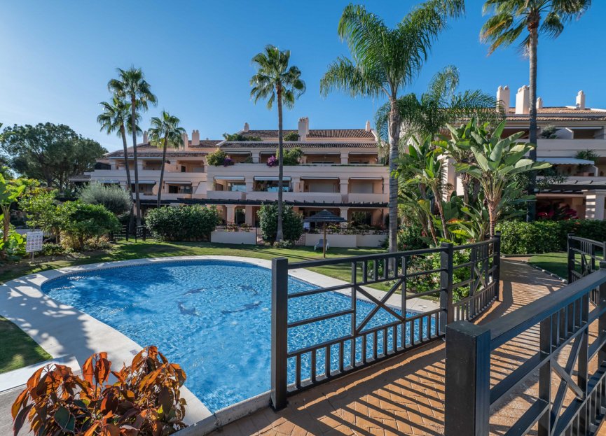 Resale - Apartment - Middle Floor Apartment - Marbella - Nueva Andalucia