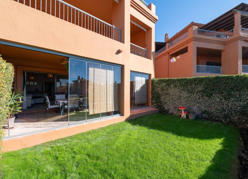 Resale - Apartment - Middle Floor Apartment - Estepona - Estepona Centro