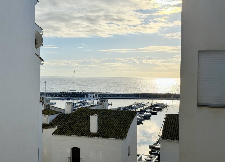 Resale - Apartment - Middle Floor Apartment - Marbella - Puerto Banús