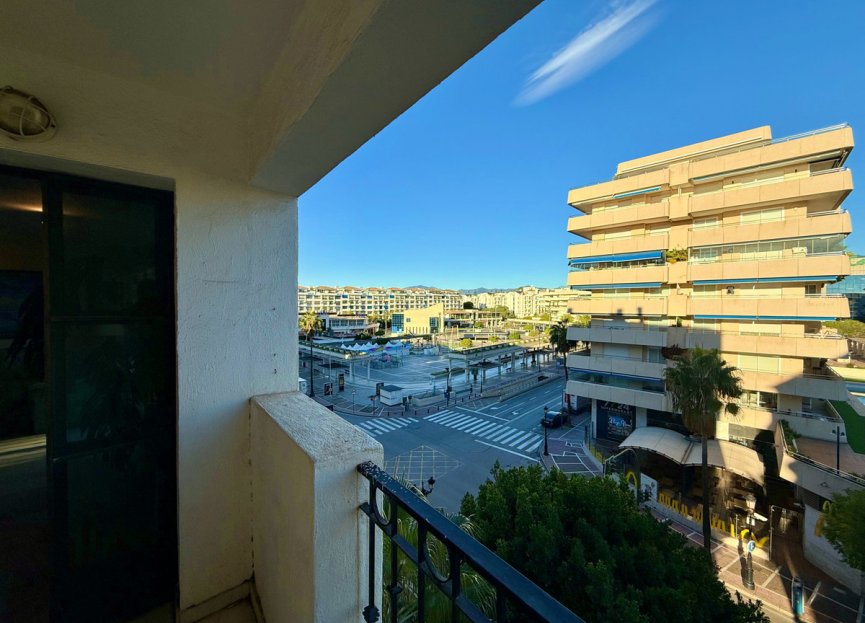 Resale - Apartment - Middle Floor Apartment - Marbella - Puerto Banús