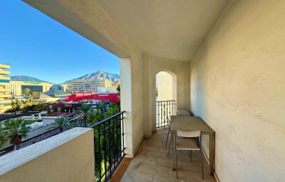 Resale - Apartment - Middle Floor Apartment - Marbella - Puerto Banús