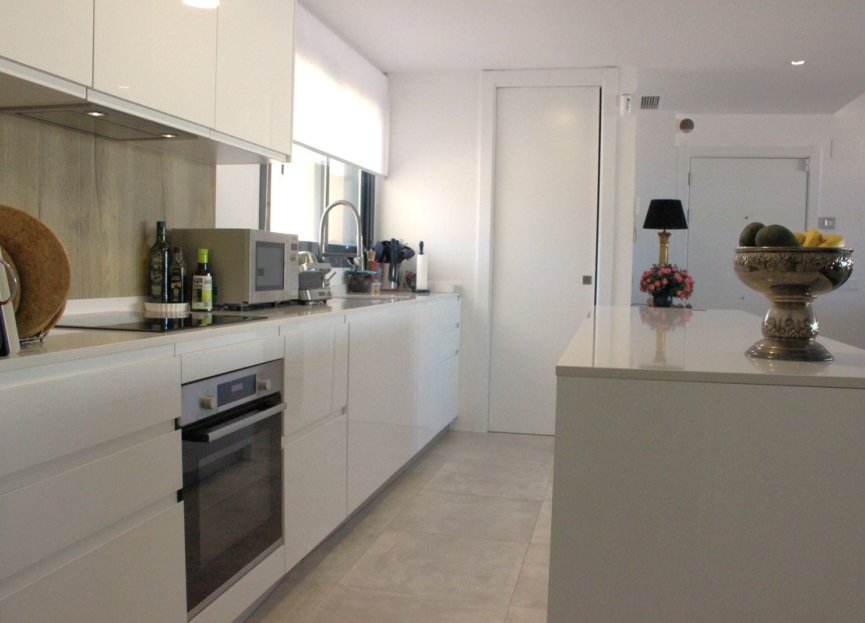 Resale - Apartment - Middle Floor Apartment - Estepona - Estepona Centro