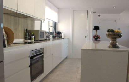 Resale - Apartment - Middle Floor Apartment - Estepona - Estepona Centro