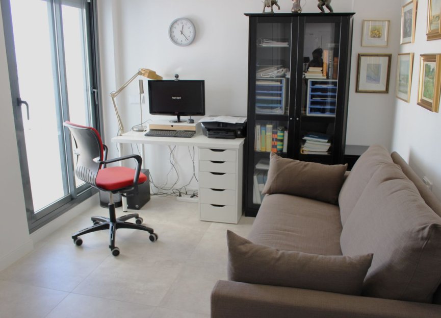 Resale - Apartment - Middle Floor Apartment - Estepona - Estepona Centro