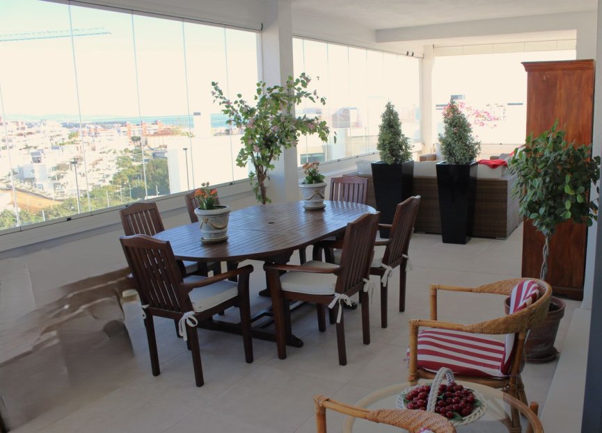 Resale - Apartment - Middle Floor Apartment - Estepona - Estepona Centro