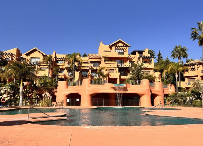 Resale - Apartment - Middle Floor Apartment - Estepona - Estepona Centro